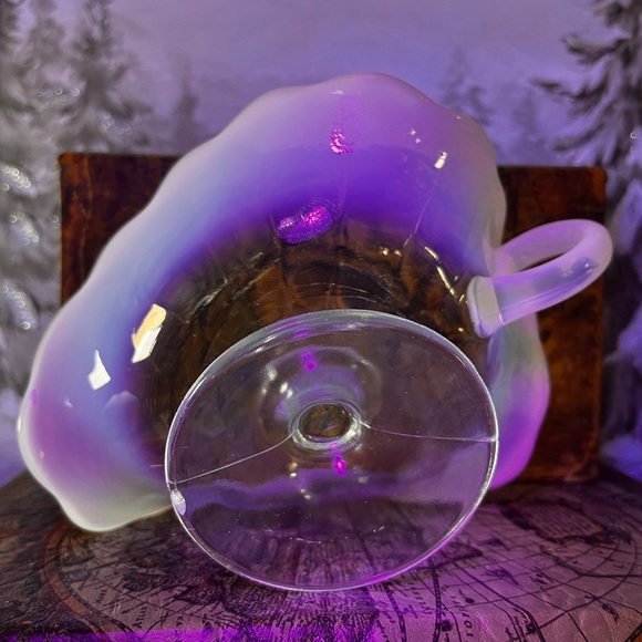 Vintage Northwood Opalescent Glass Handled Nappy Dish (c. early 1900s) - Picture 6 of 13